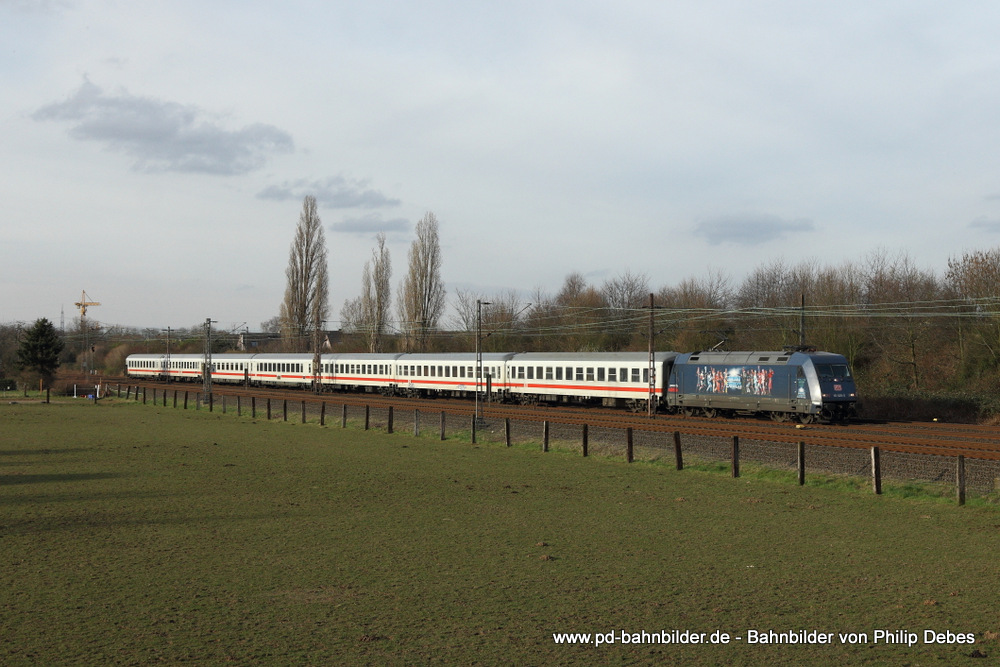 101 025-5 (DB Fernverkehr) mit dem IC 132