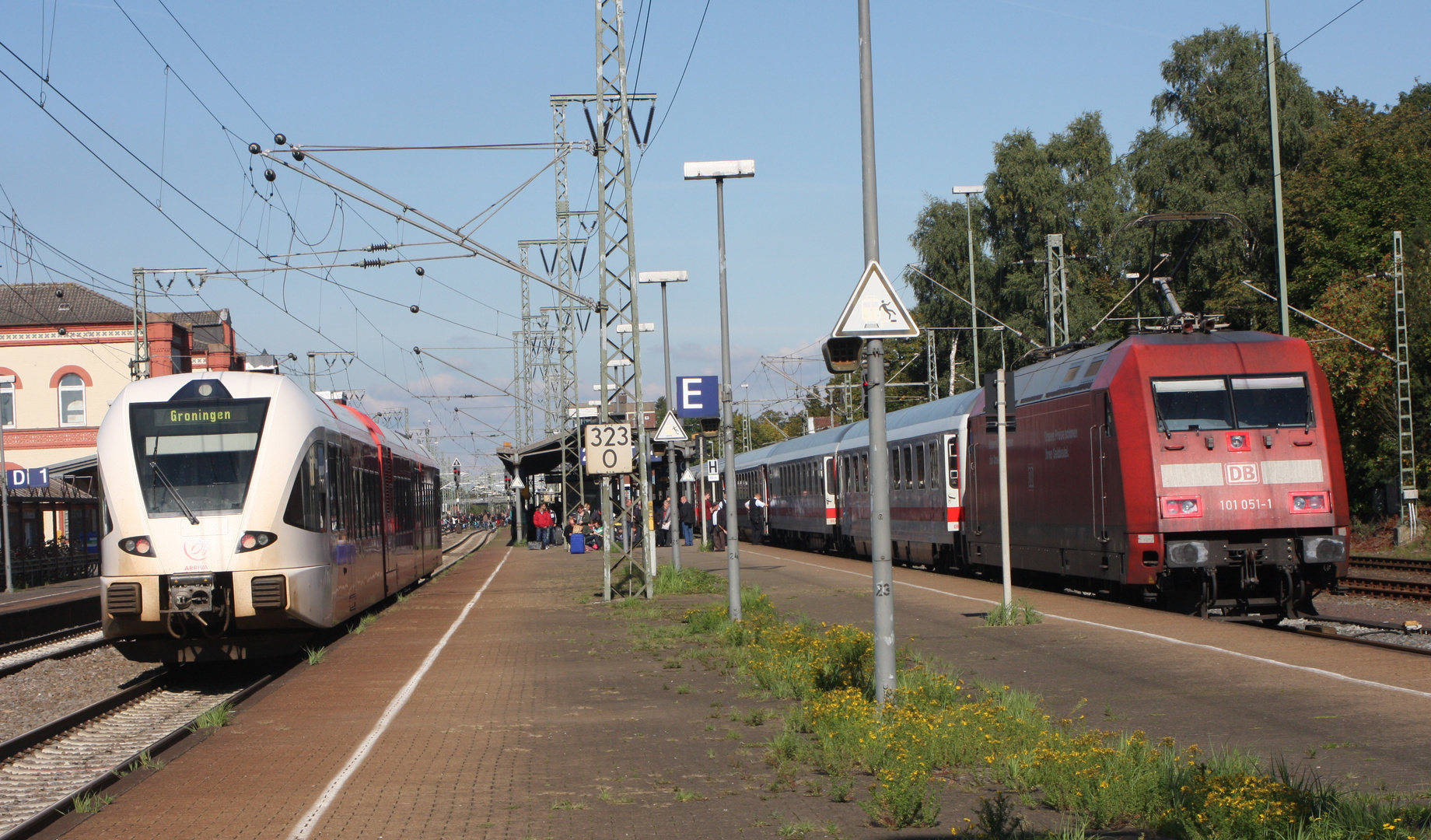 101-051-1 und Arriva GTW in Leer 27-09-2013