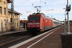 101 057 schiebt IC