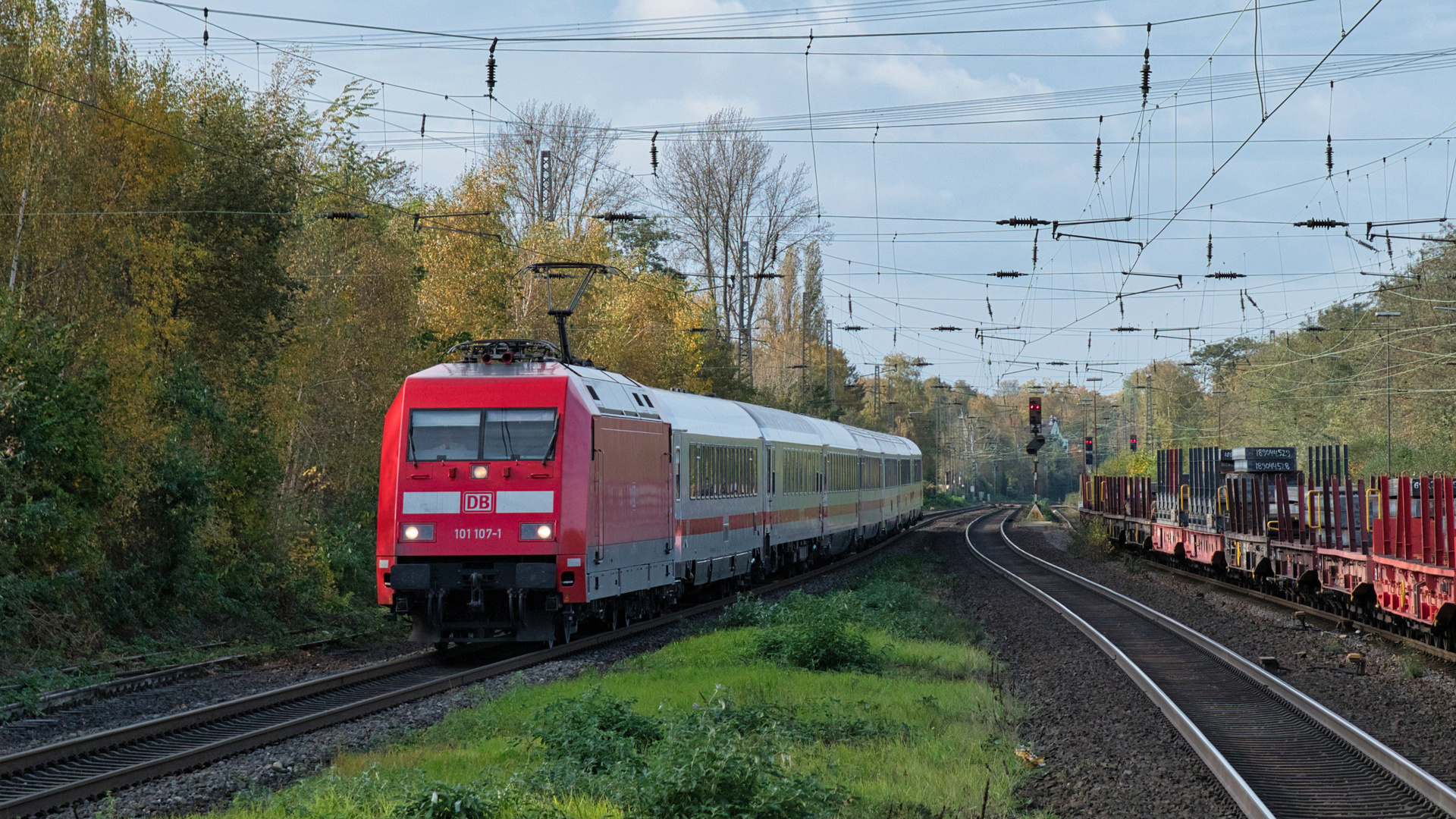 101 107 mit IC 2204 in Altenessen