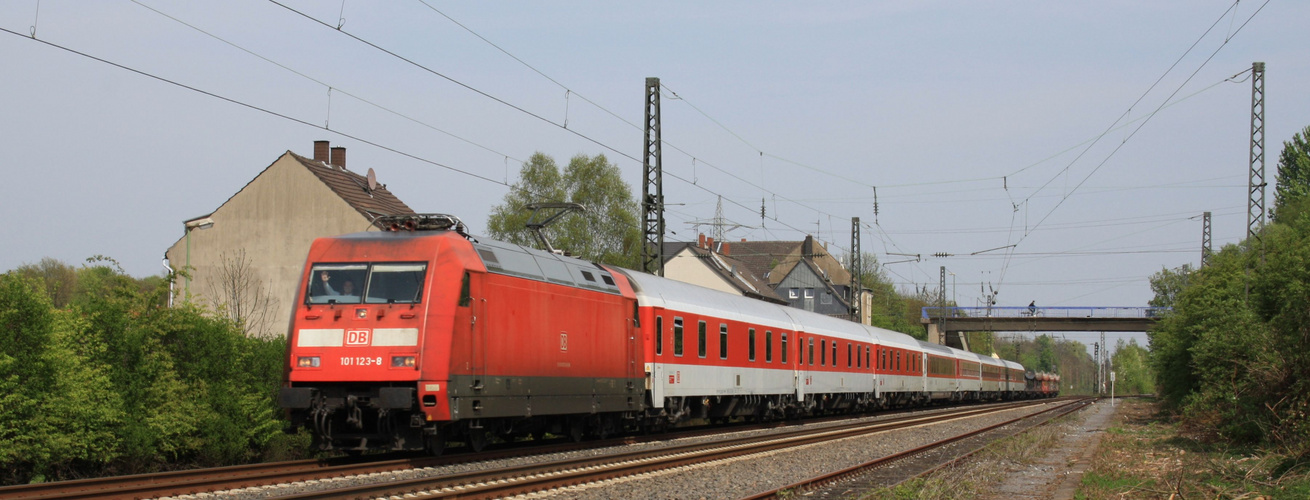 101 123 mit Autoreisezug nach Narbonne (F)