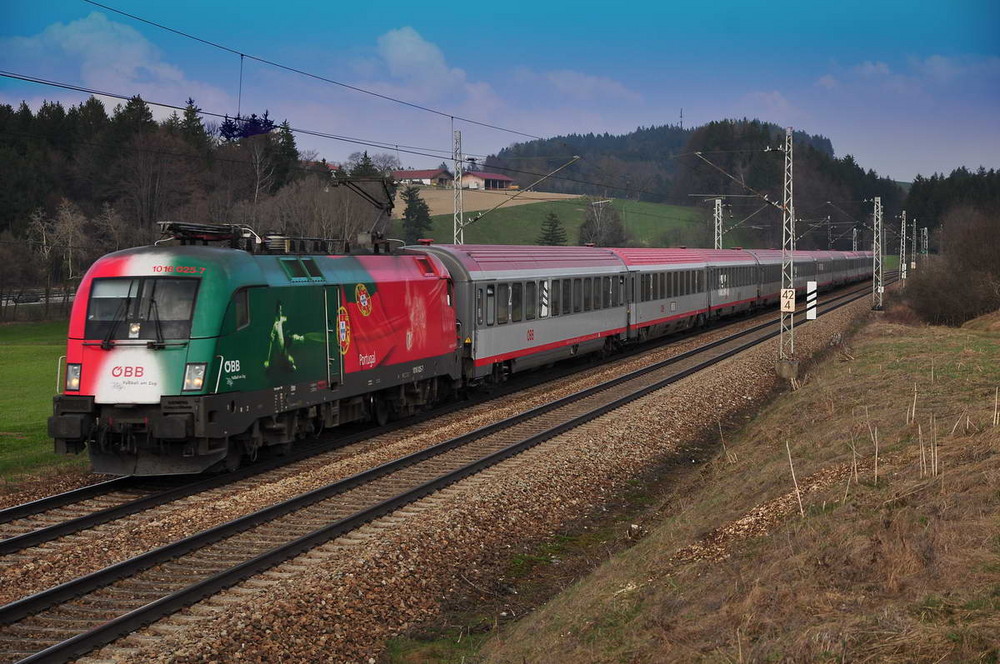 1016 025 (Portugal) mit OEC 566 im Chiemgau