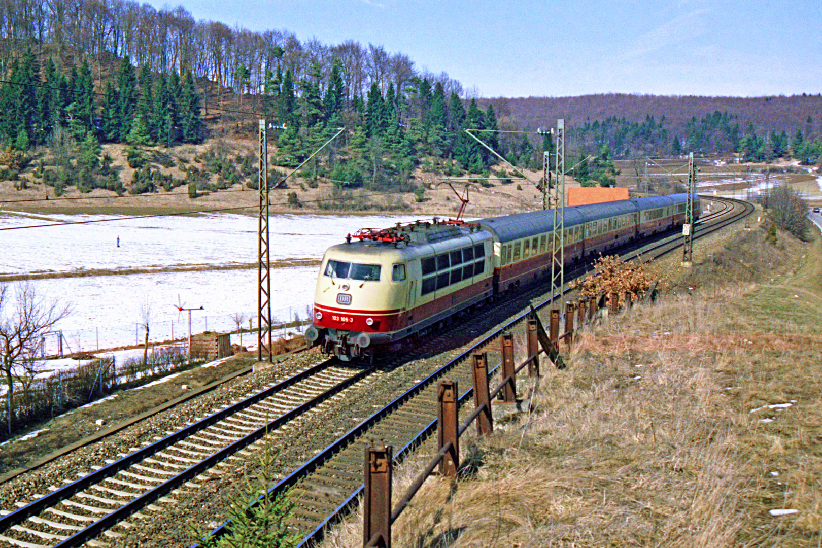 103 105-3 mit TEE Rheingold bei Amstetten