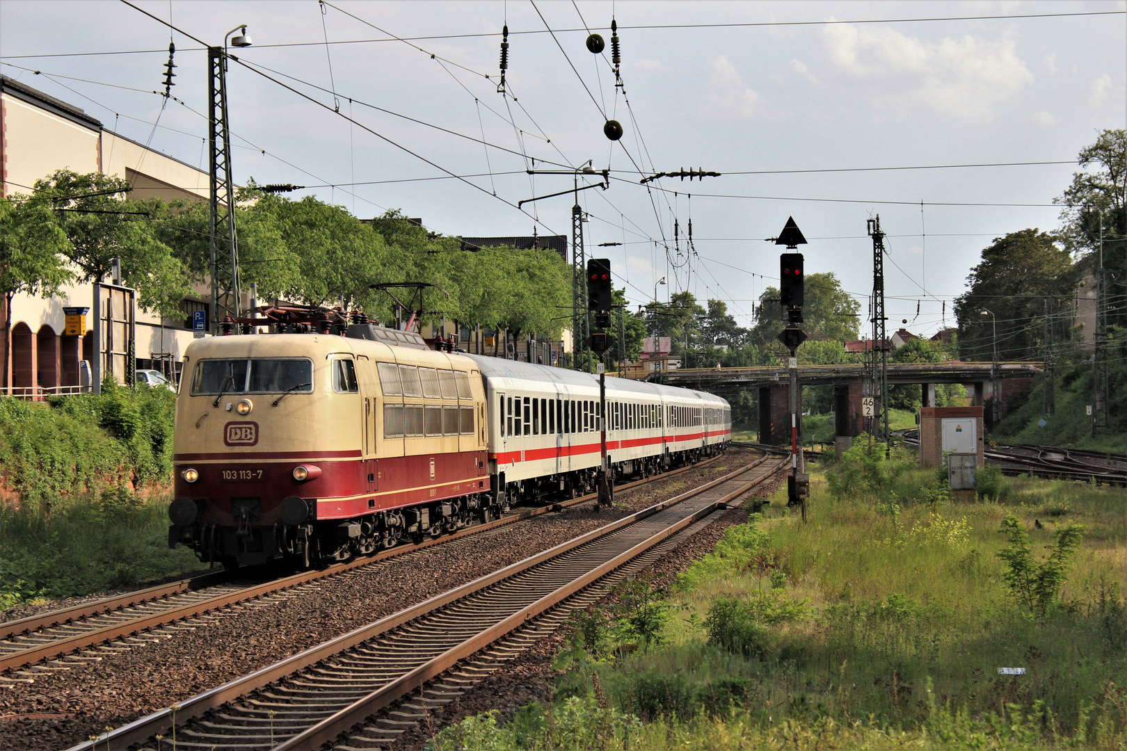 103 113 am IC 2316 durch Worms 12.5.2015 