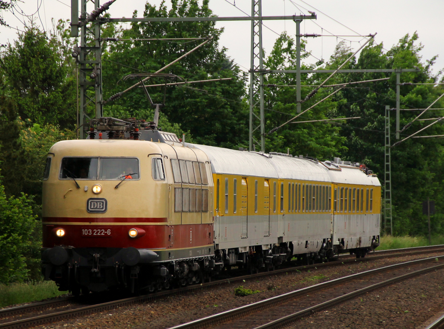 103 222-6 mit Messzug im Norden