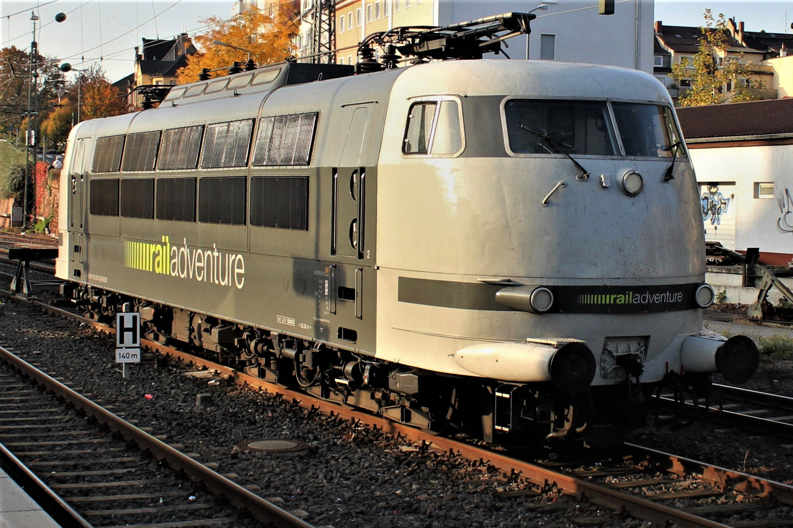 103 222  genießt die Sonne am 19.10.2017 in Worms 