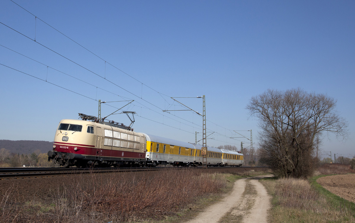 103 222 mit einem Messzug bei Burgstemmen...