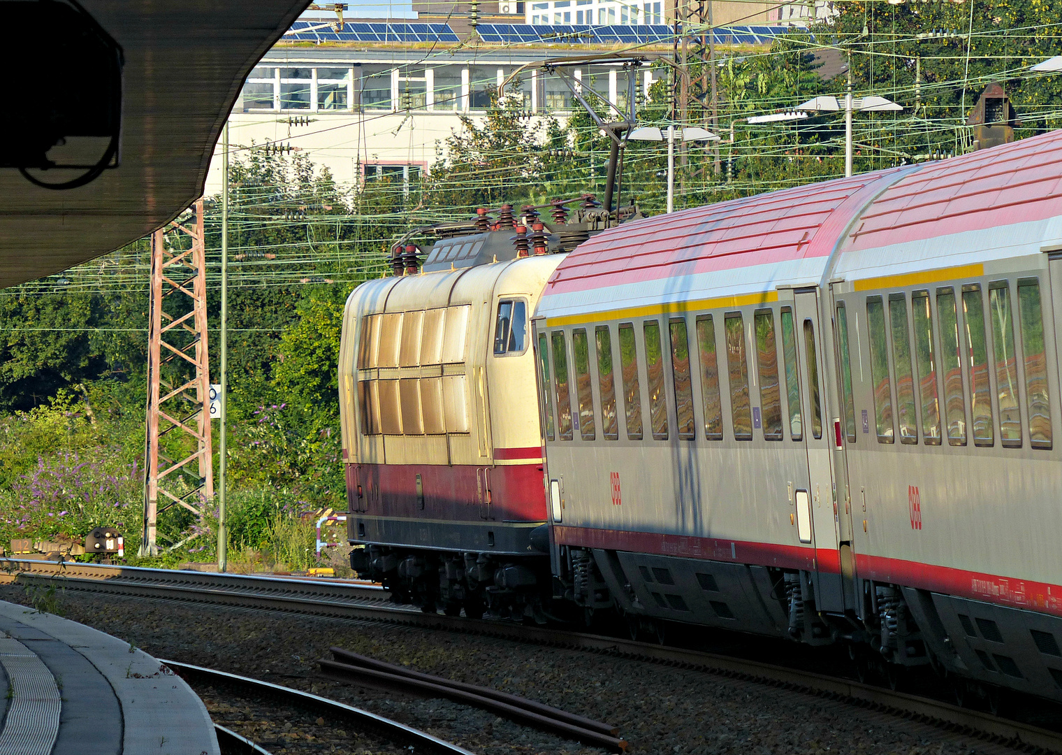 103 235-8 in Essen Hbf - 3