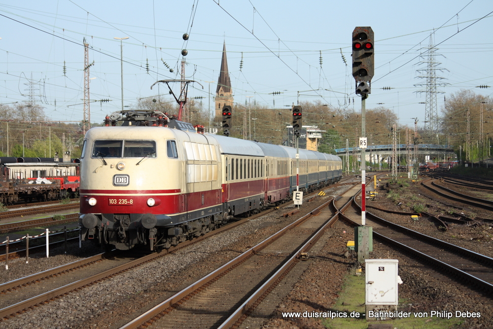 103 235-8 mit dem IC2417 in Mülheim (Ruhr) Styrum