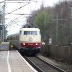 103 235-8 mit IC 2417 bei der Durchfahrt in Tornesch , am 1.4.12