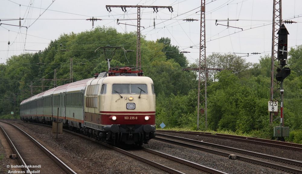 103 235 im InterCity Diest im Jahr 2013