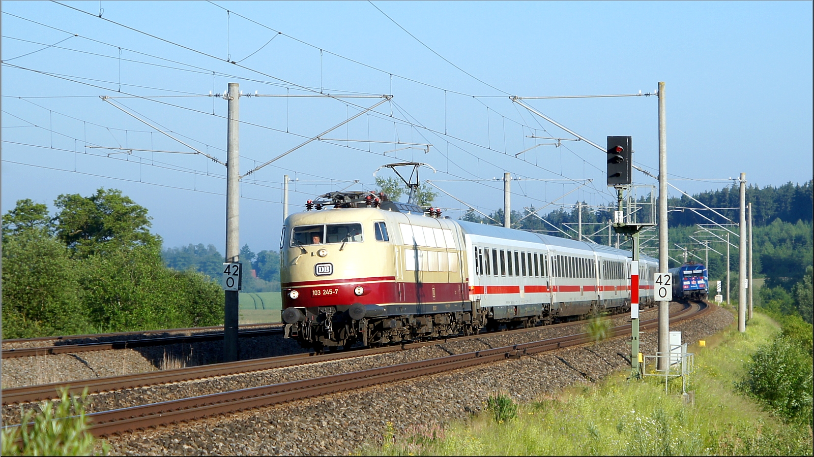 103 245-7 am 06 Juni 2016 bei Hochdorf   Ziel München Hbf