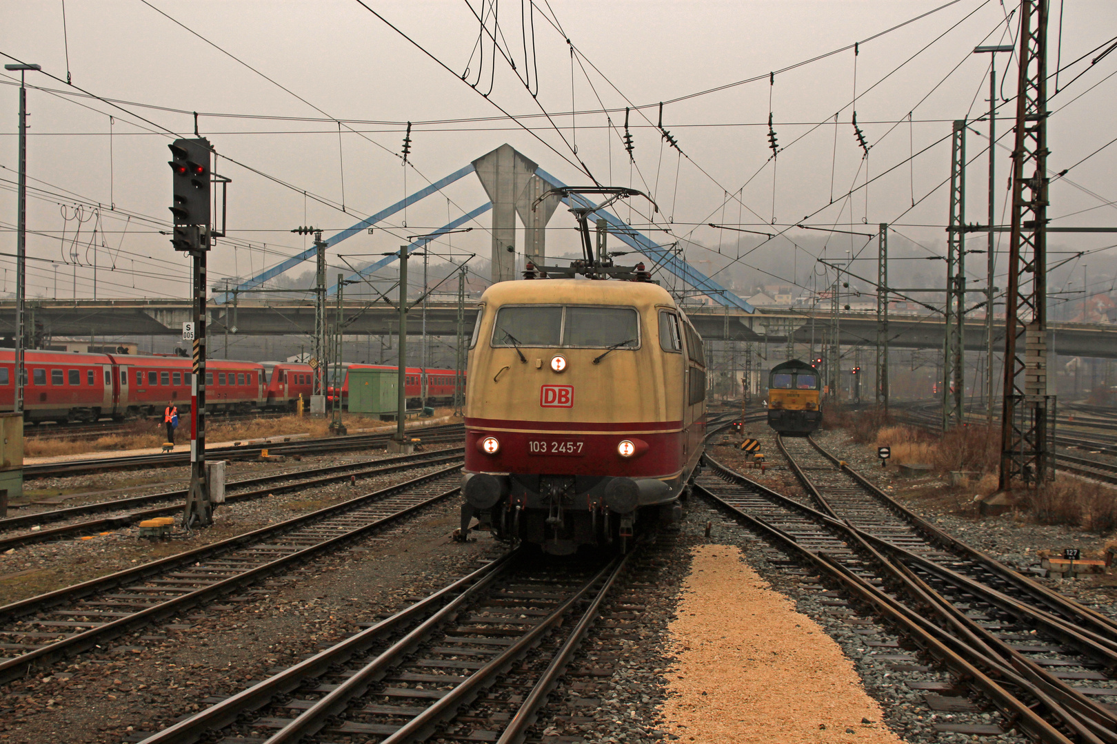 103 245-7 mit IC 118 von Ulm Hbf   nach Stuttgart am 27.01.2012