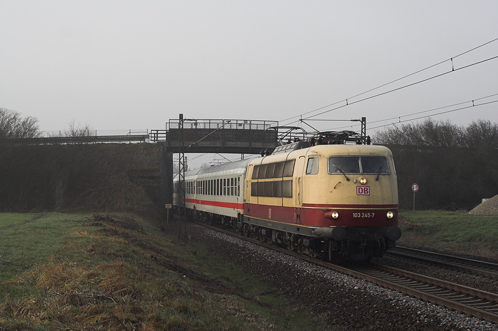 103 245-7 mit IC 73940