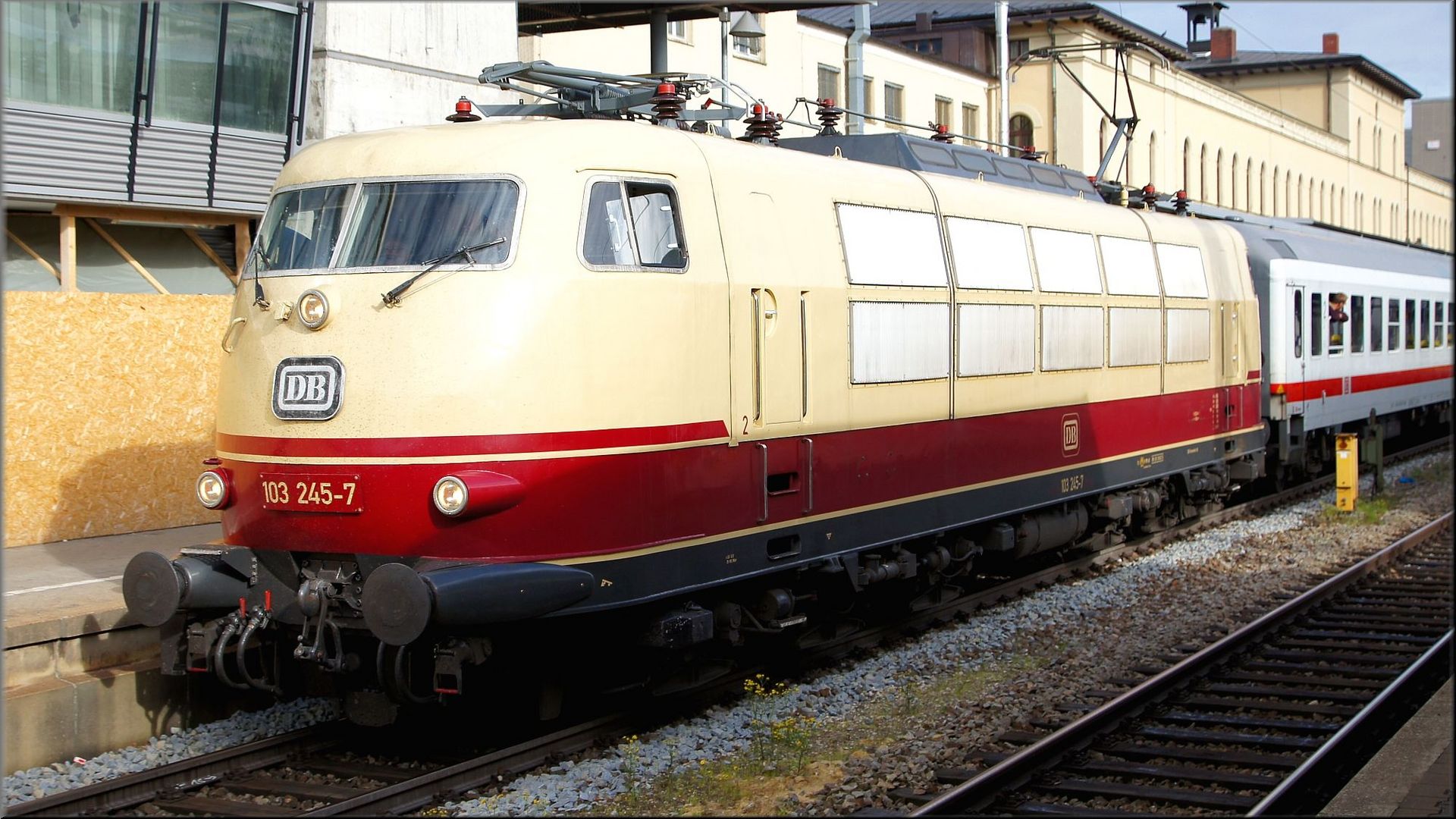 103 245-7 Prinzessin im Augsburger Hbf am 10 Mai 2016