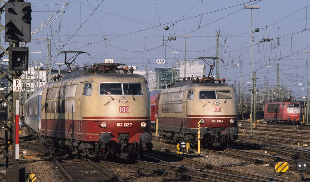 103er-Knoten Stuttgart Hbf (I) Foto & Bild | dampf-, diesel- und e-loks ...