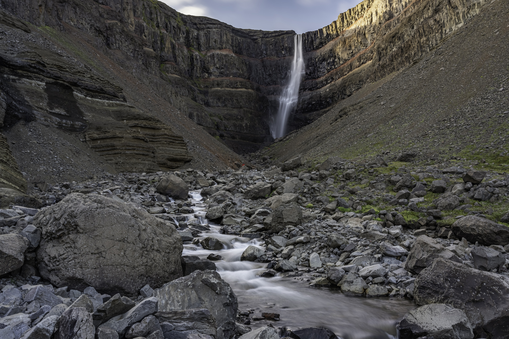 1045 Hengifoss mit Hengifossa