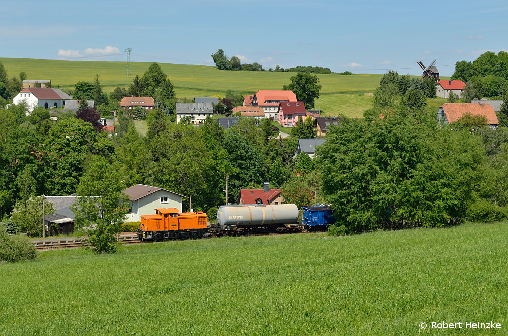 105 015-2 mit der entladenen Übergabe aus Zittau am 21.05.2014