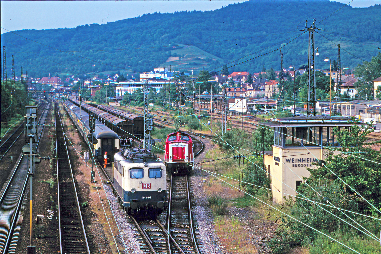 110 108-8  + 212 077-2 im Rangierbahnhof Weinheim