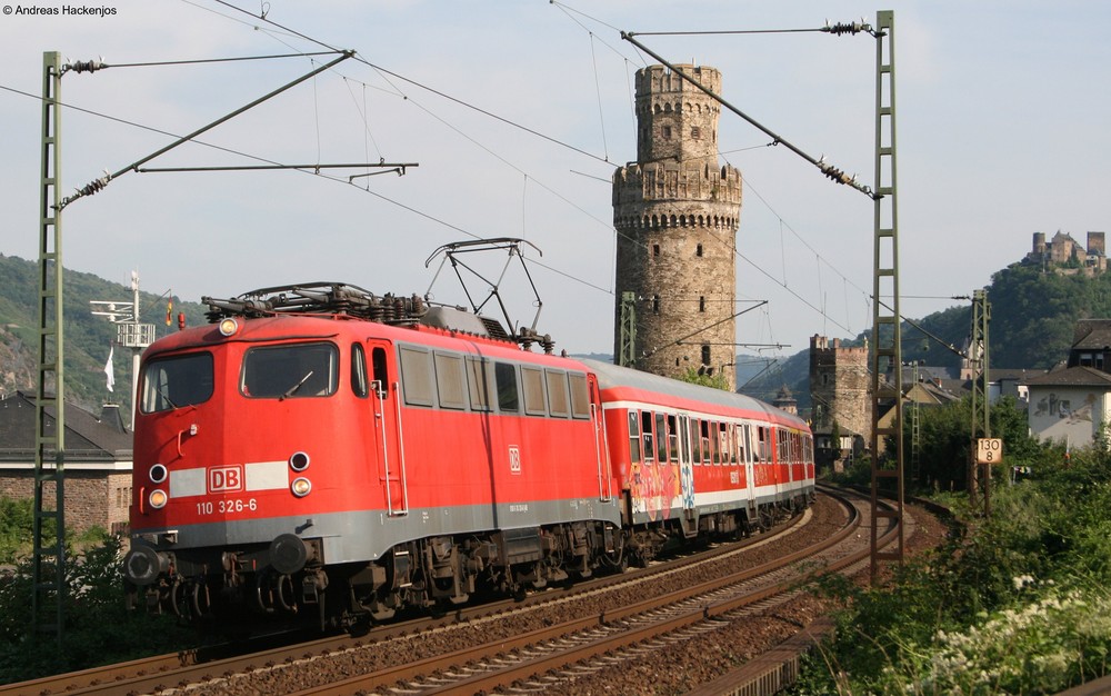 110 326-6 mit dem RE 12130 in Oberwesel am 31.7.08