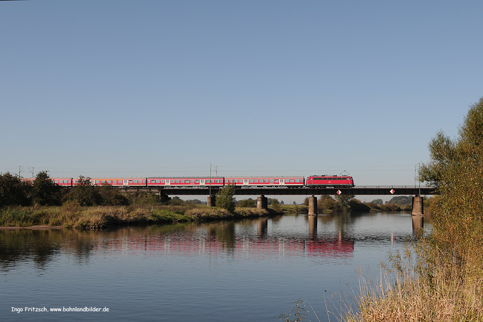 110 489 auf der Allerbrücke bei Verden am 1.10.2011