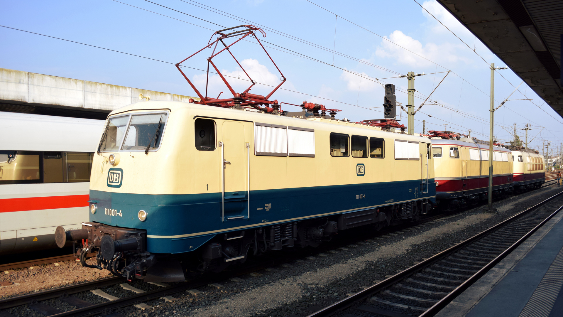 111 001, E03 001 und 103 235 am 27.07.2016 in Hannover Hbf