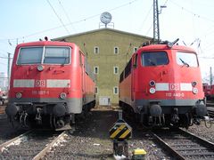 111 007 und 110 440 im Bw Frankfurt