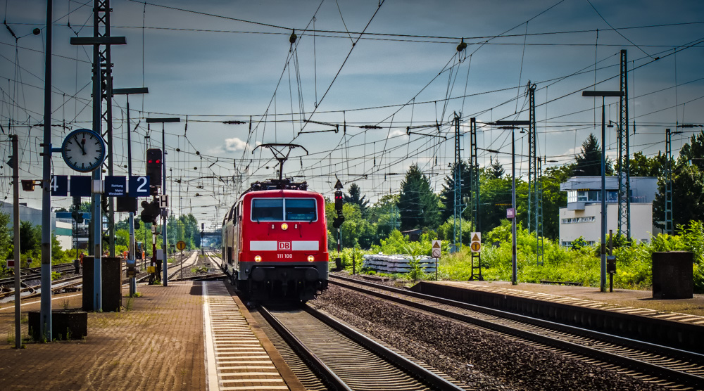 111 100 auf der Rhein-Main-Bahn