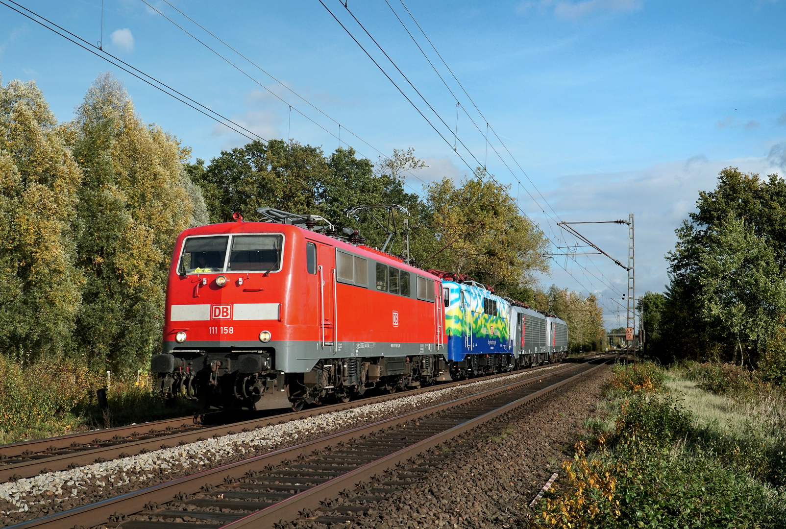 111 158 + 111 074 mit 189 862 + 113 --Akiem-- am 25.10.22 in Bergkamen