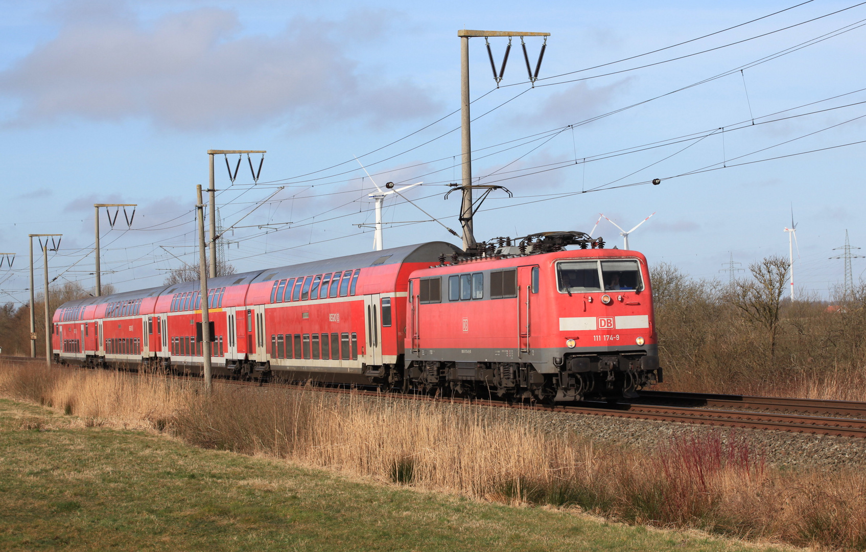 111-174-9 unterwegs von Emden nach Leer 09-03-2015