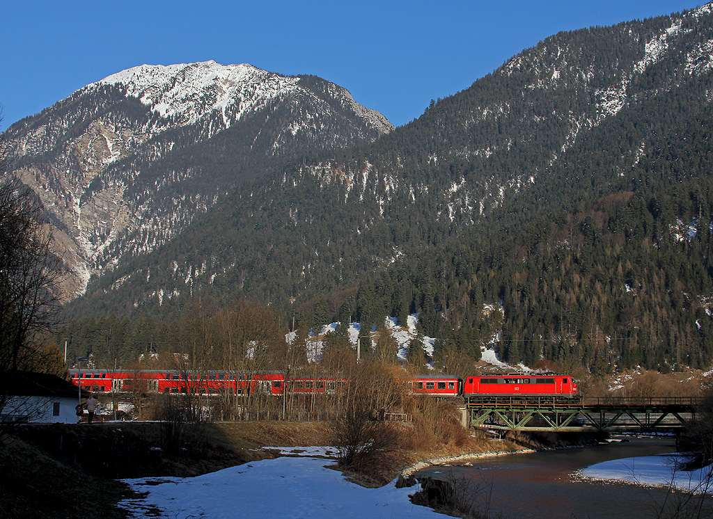 111 auf der Loisachbrücke