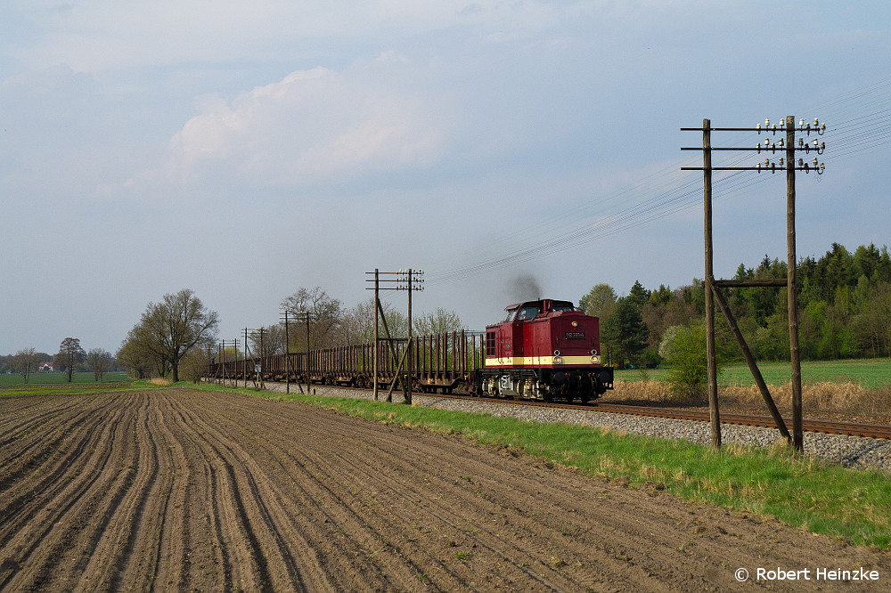 112 331-4 mit Press Leerzug hinter Mückenhain am 26.04.2013