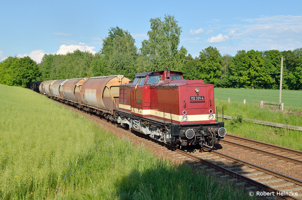 112 331 mit einem Getreidezug von Niedercunnersdorf nach Dresden