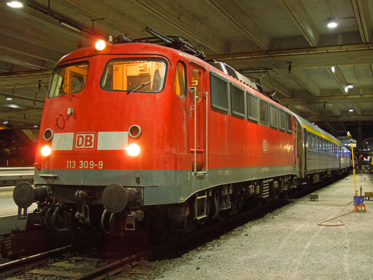 113 309-9 im nächtlichen Basel SBB