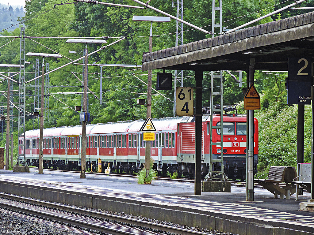 114 036 mit Nahverkehrszug