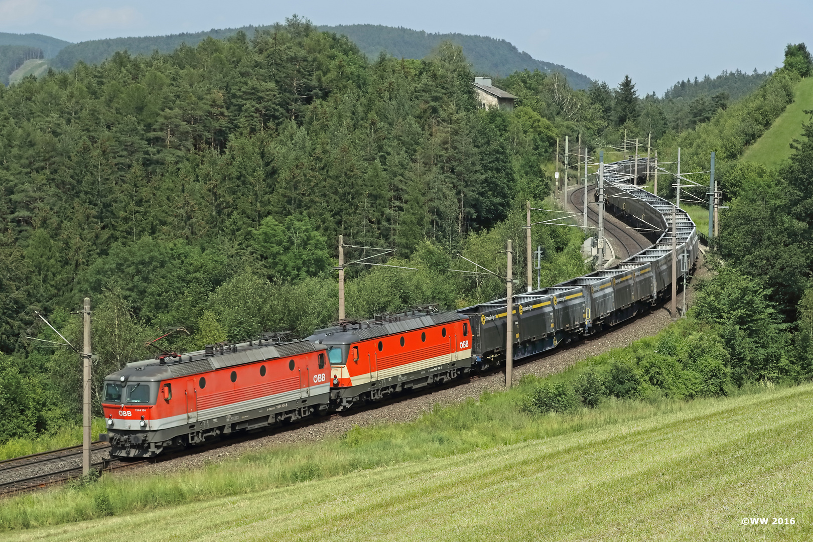 1144 124 und 1144 092 an der Steinbauerwiese