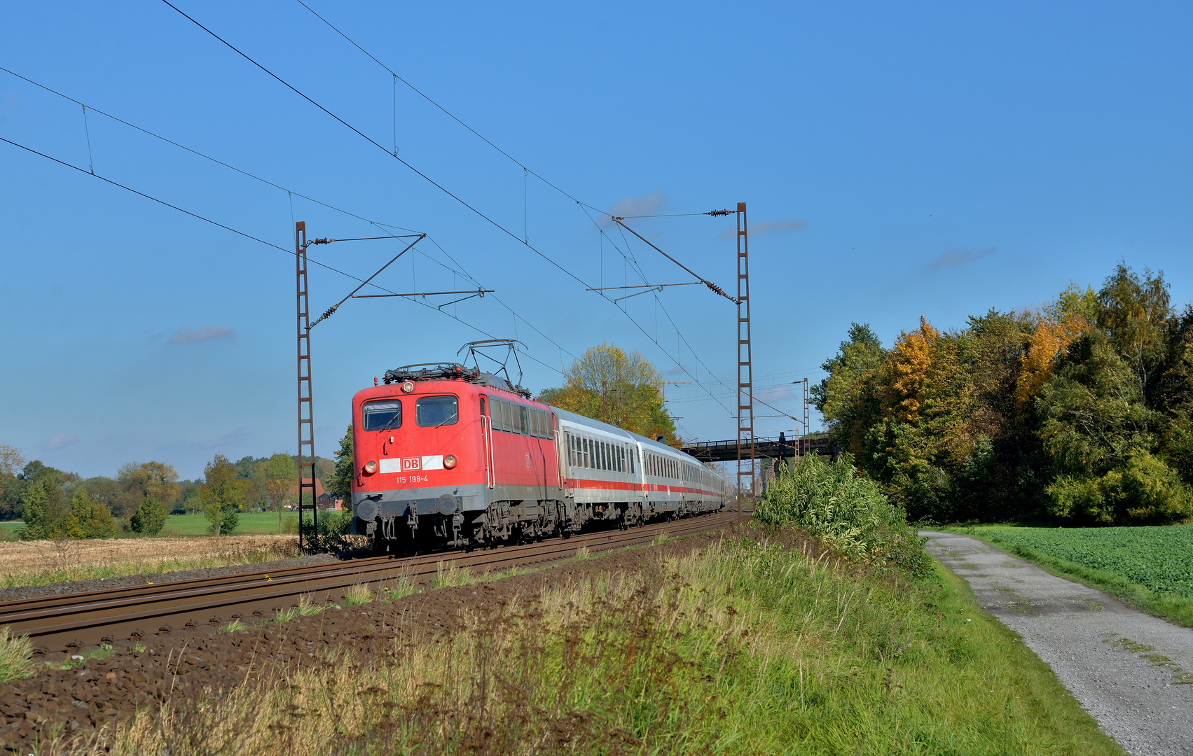 115 198-4 am 14.10.17 mit Pbz 2453 in Hamm Selmig