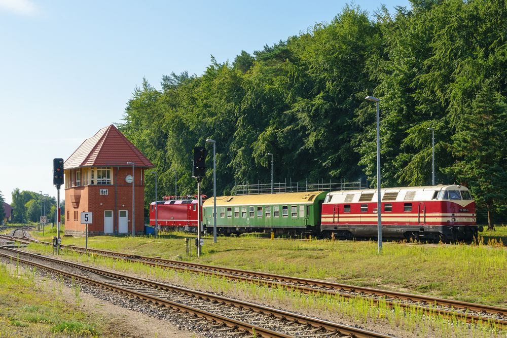  118 005 und 243 002 in Heringsdorf 