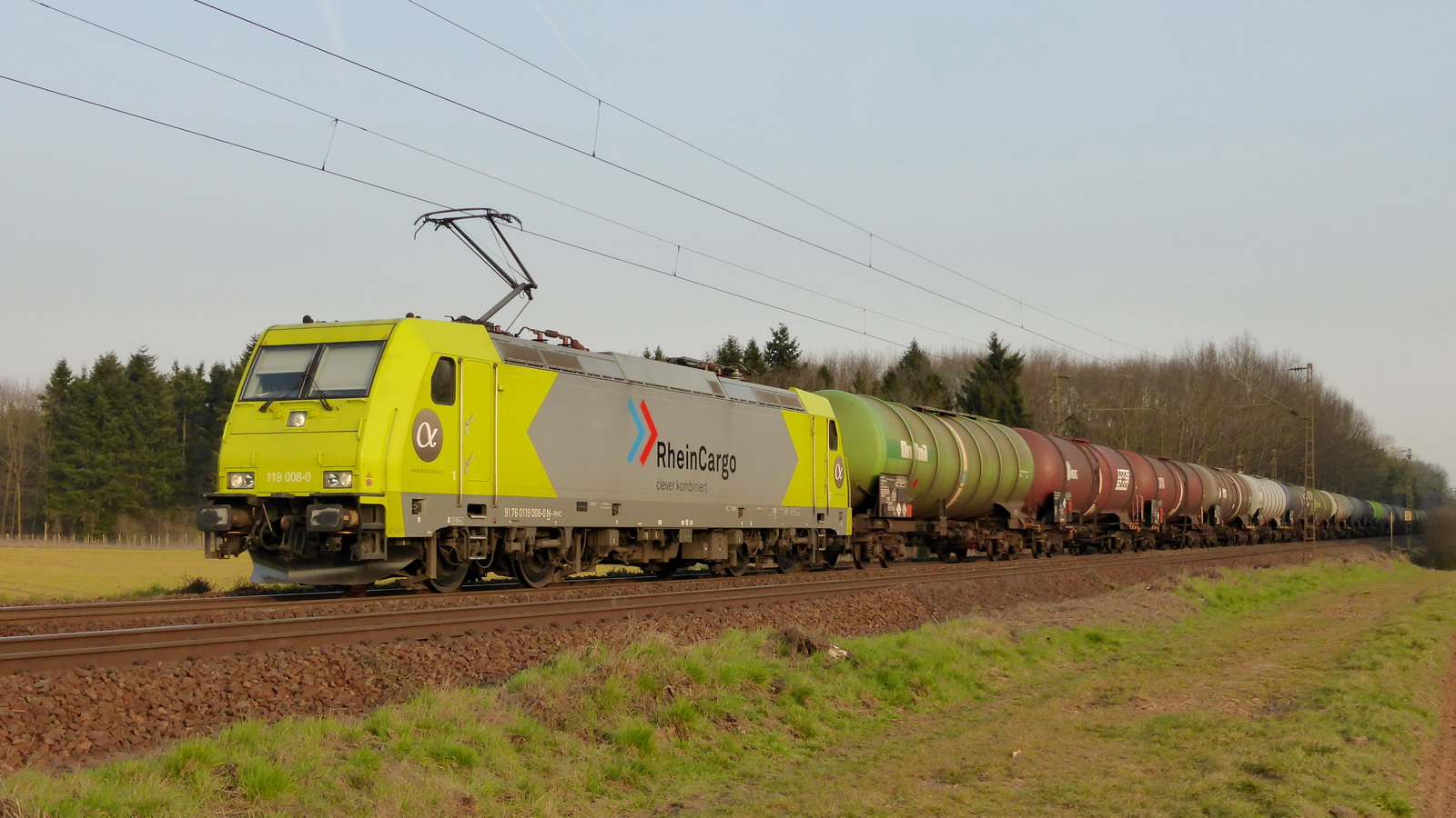 119 008-0 RheinCargo mit einem Kesselzug