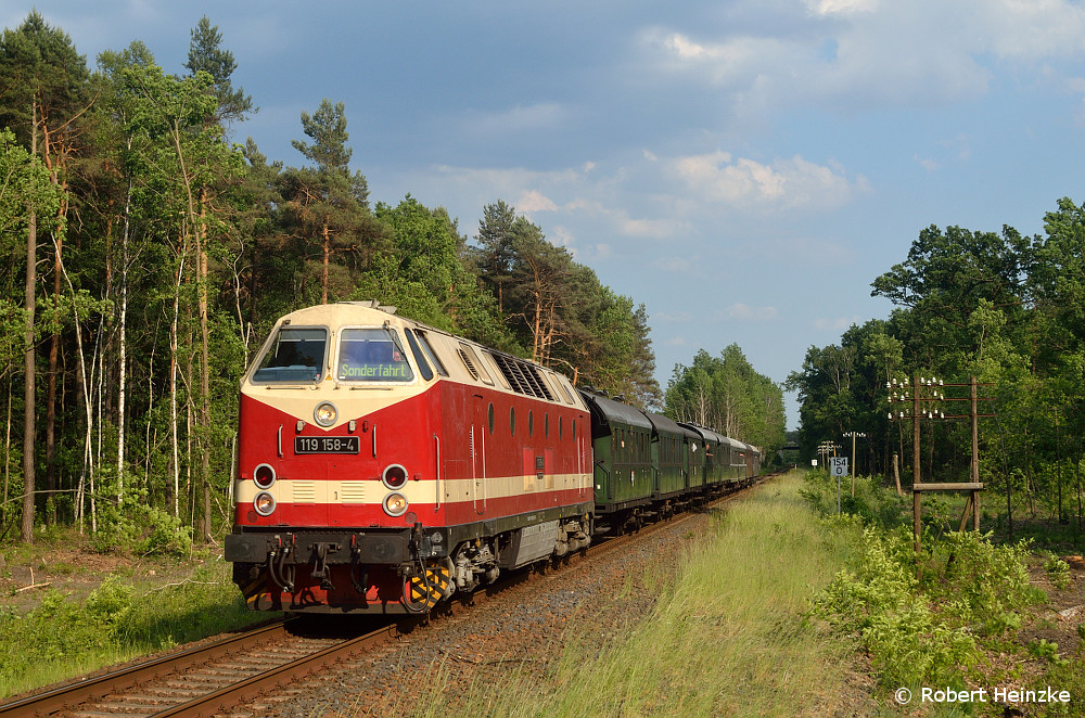 119 158 mit einem Sonderzug Weißwasser - Berlin