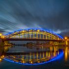 1194TZ Brücke Rinteln beleuchtet mit ziehenden Wolken