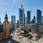 12 Uhr 58, Dachterasse Galeria Kaufhof mit Ausblick auf die Skyline, links im Bild die... 