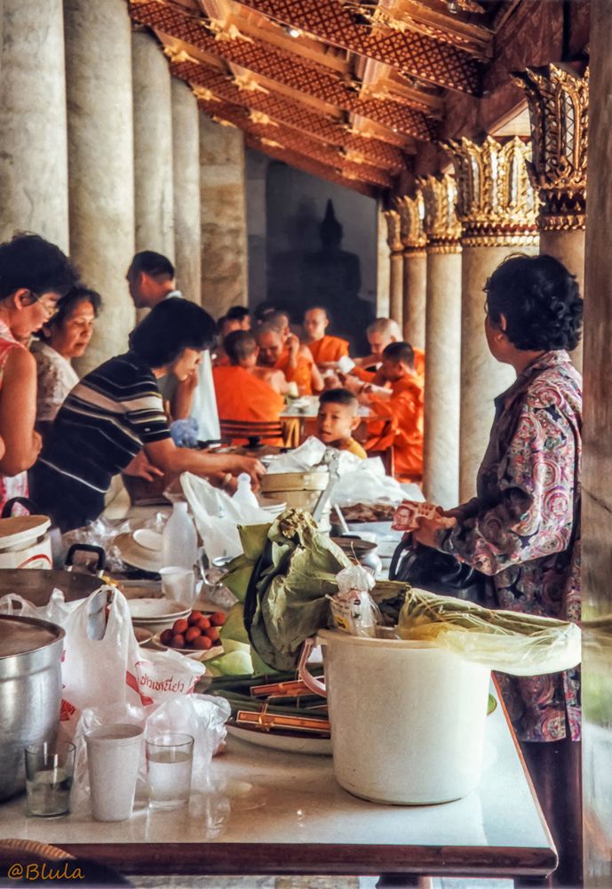 12 Uhr mittags im Innenhof des Marmortempels Foto &amp; Bild | buddhismus ...