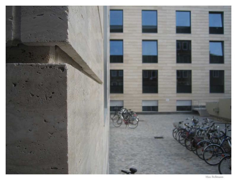 12 Unscharfe Fenster in der Fahrradstadt (Münster)