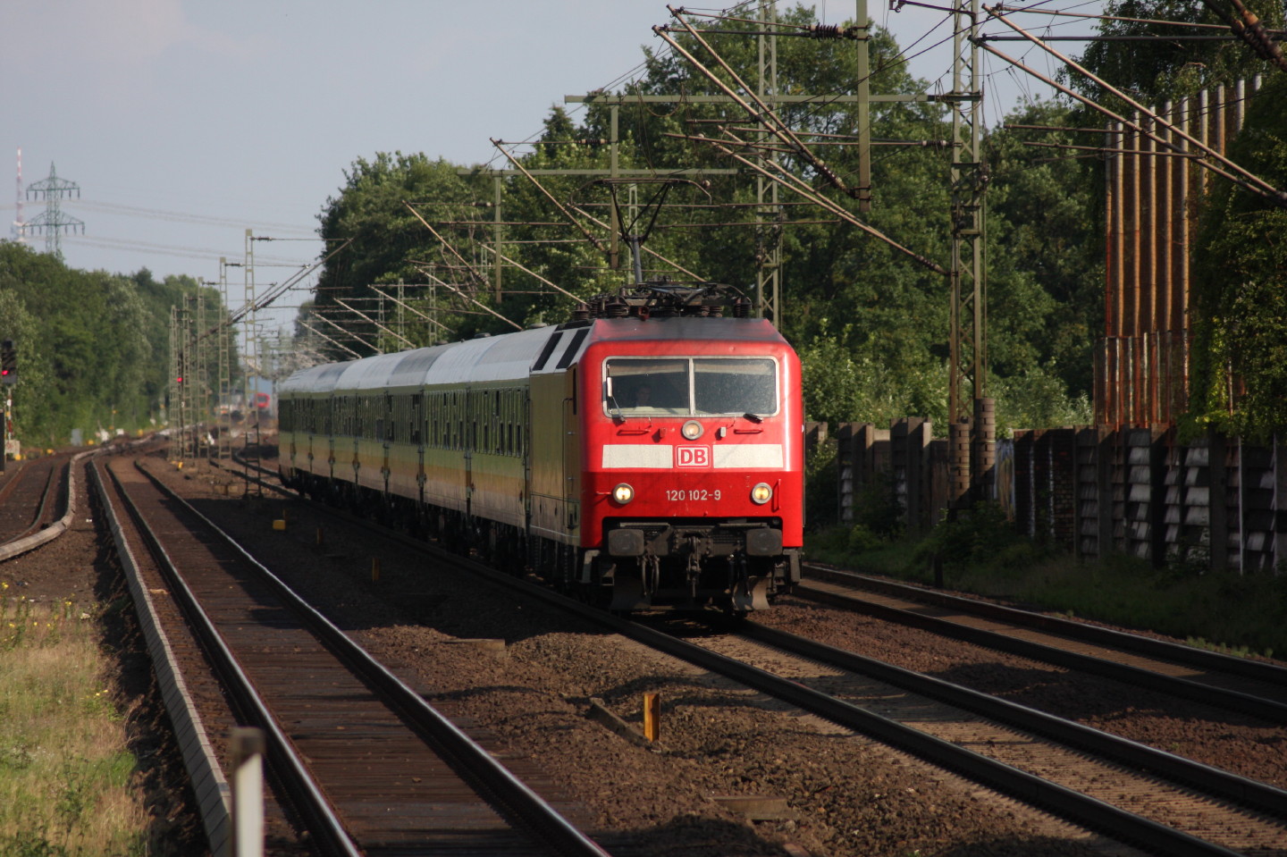 120 102 vor IC in Halstenbek