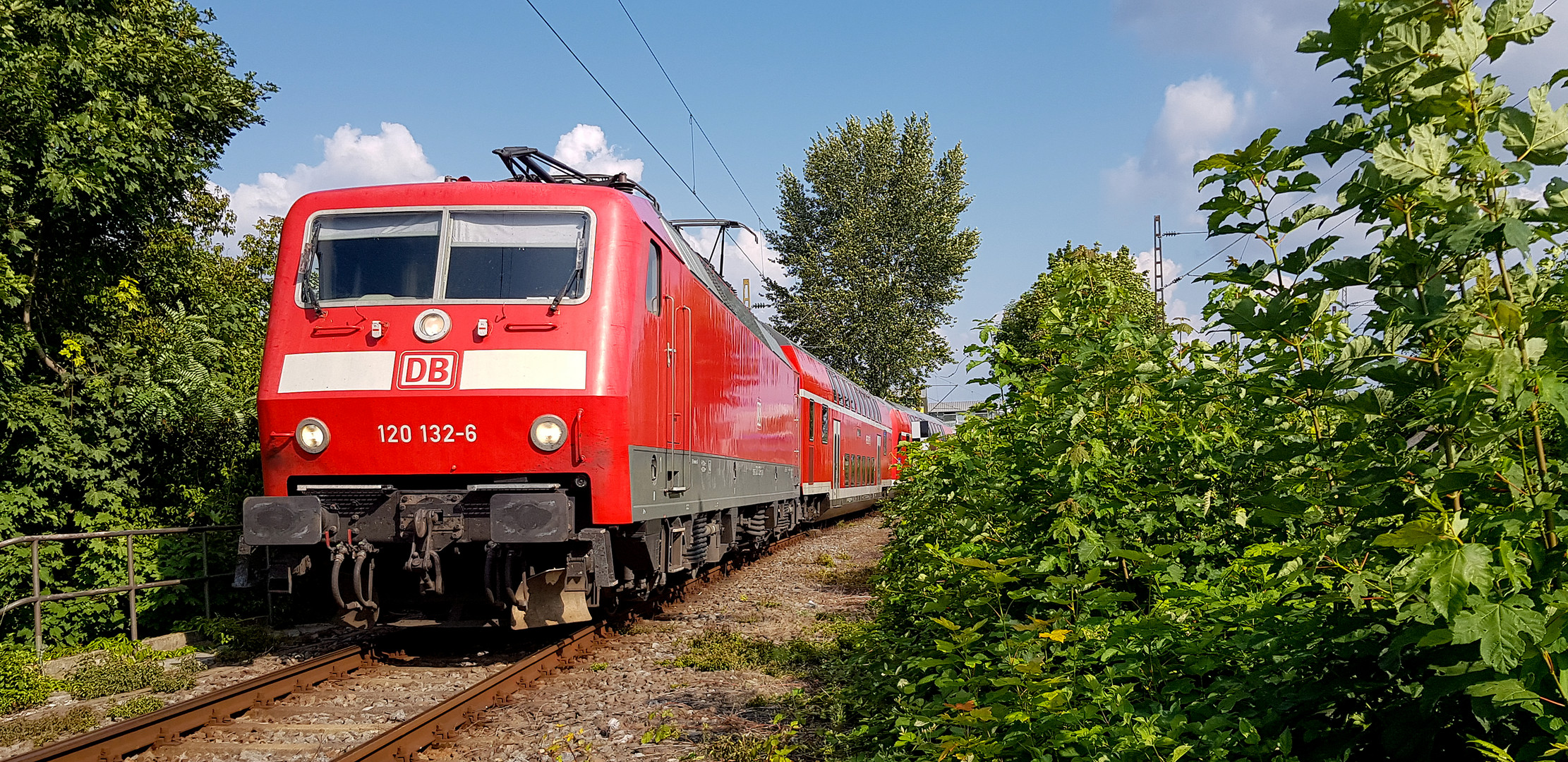 120 132 mit FbZ 2460 bei Bad Canstatt