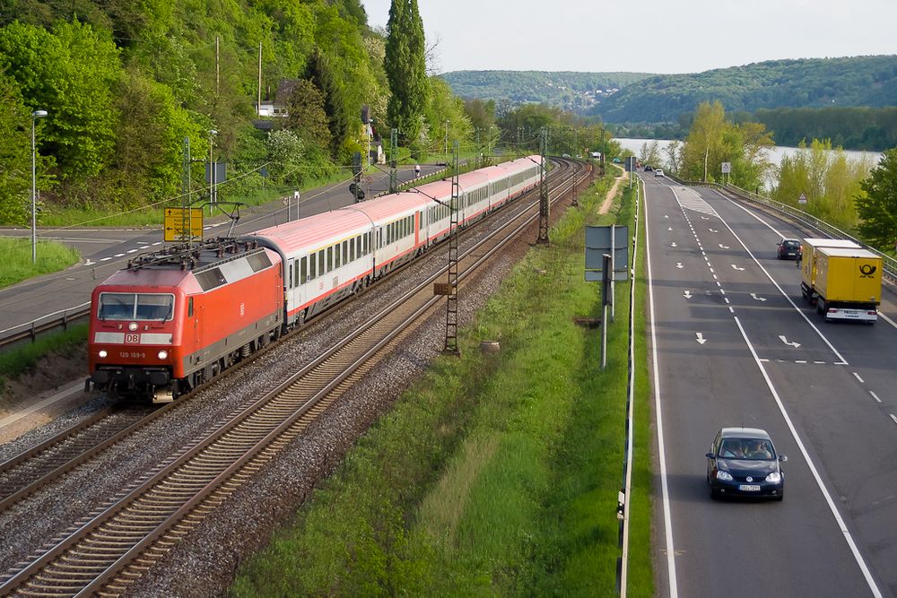 120 159-9 mit IC118 bei Linz am Rhein