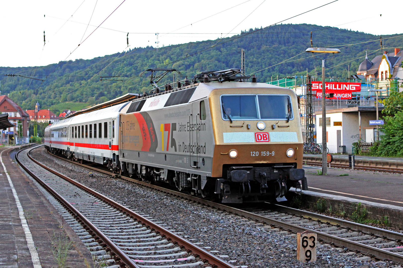 120 159-9 mit IC2297 in Weinheim Hbf