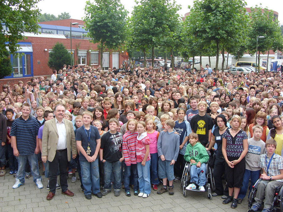 1.200 Schüler der Gesamtschule Wulfen, August 2008