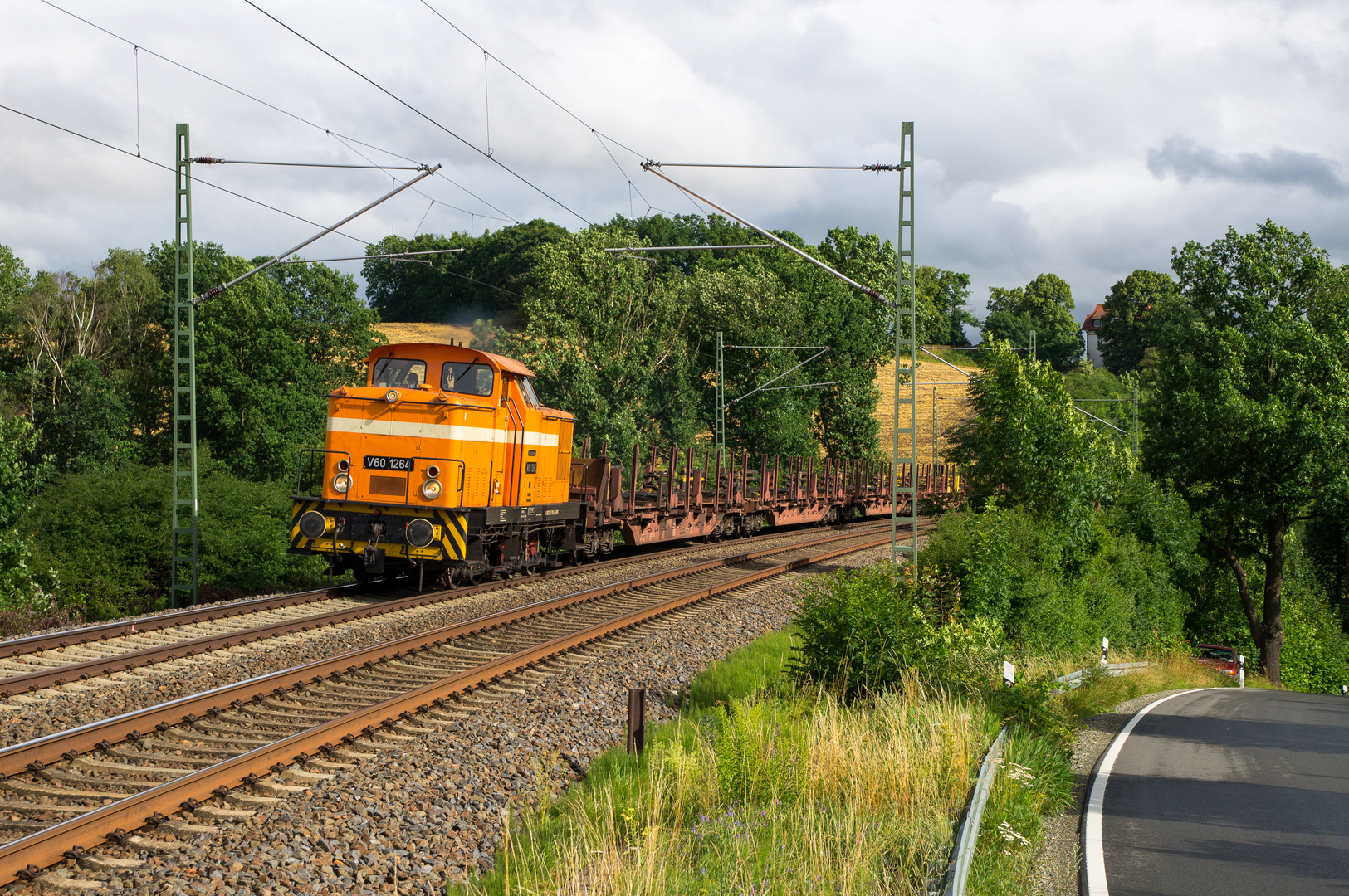 12.07.17 RIS V 60 1264 mit Langschienenwagen bei 